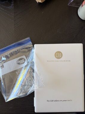 C10 Folding Nail Color Book - White